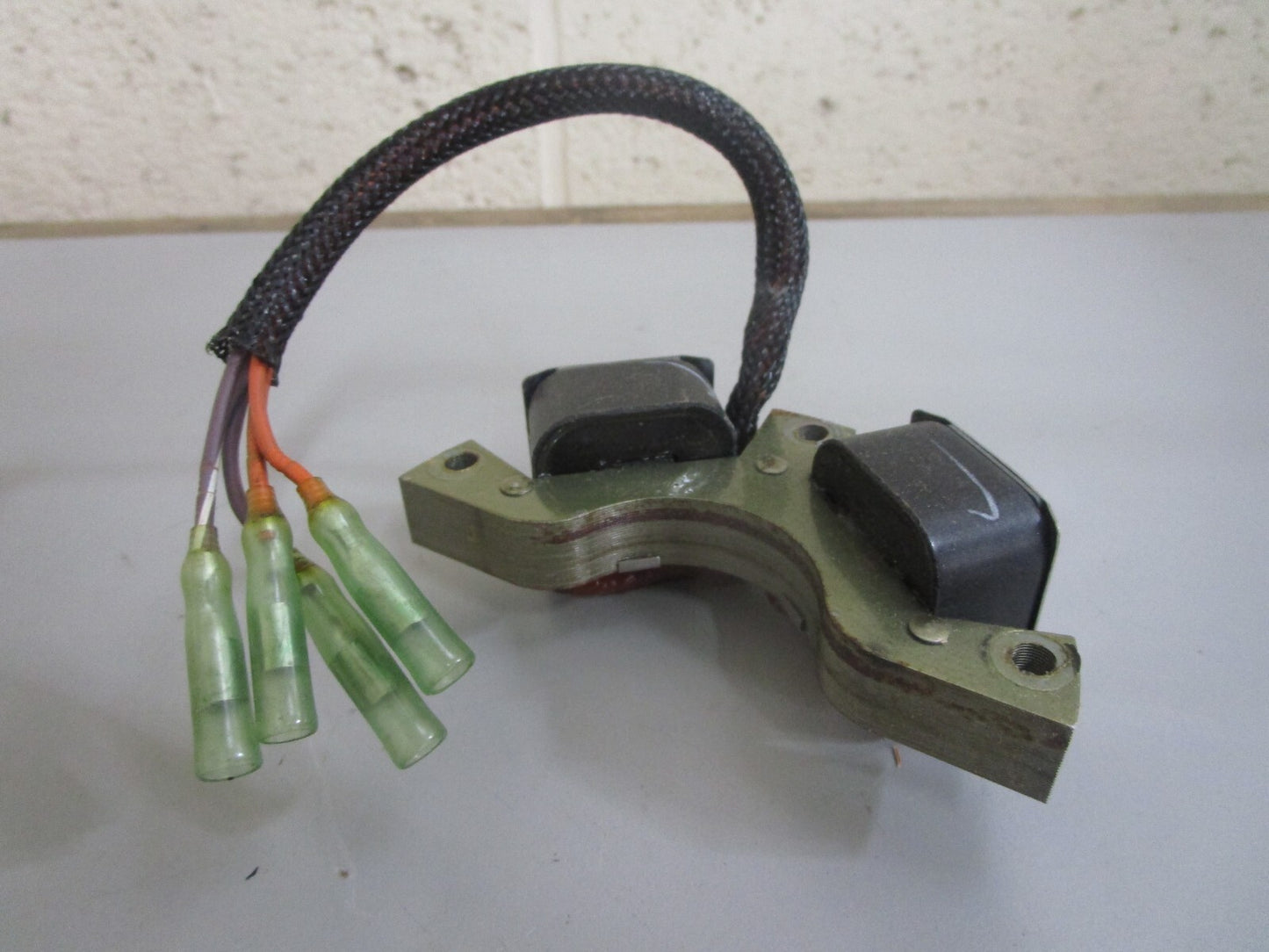 *NEW OEM* 0820 OMC Johnson Evinrude Coil & Lam Assy 445128 0445128