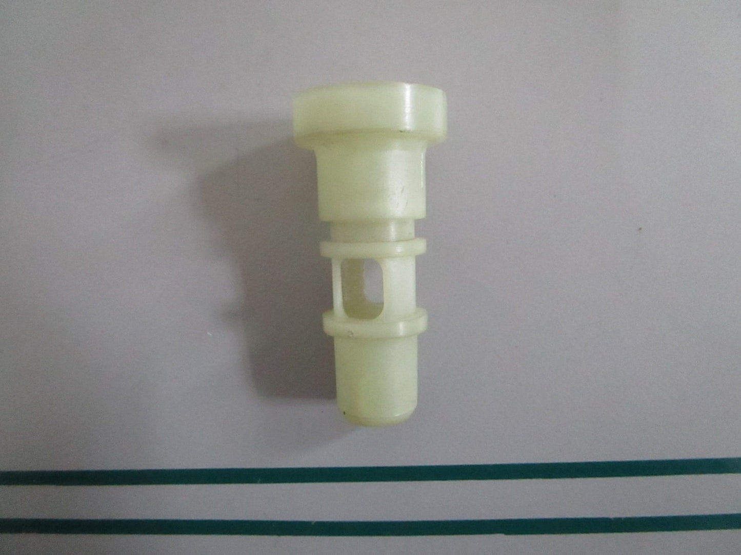 NEW OEM 1030780283 Mercedes-Benz Fuel Injector Nozzle Holder 0820