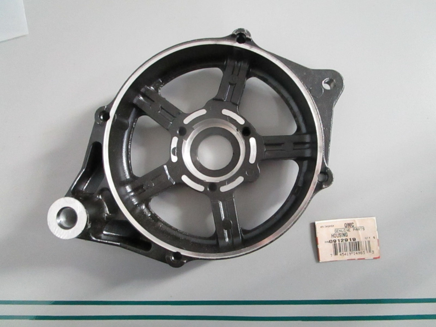 NEW OEM 912919 0912919 OMC Johnson Evinrude Housing 0820