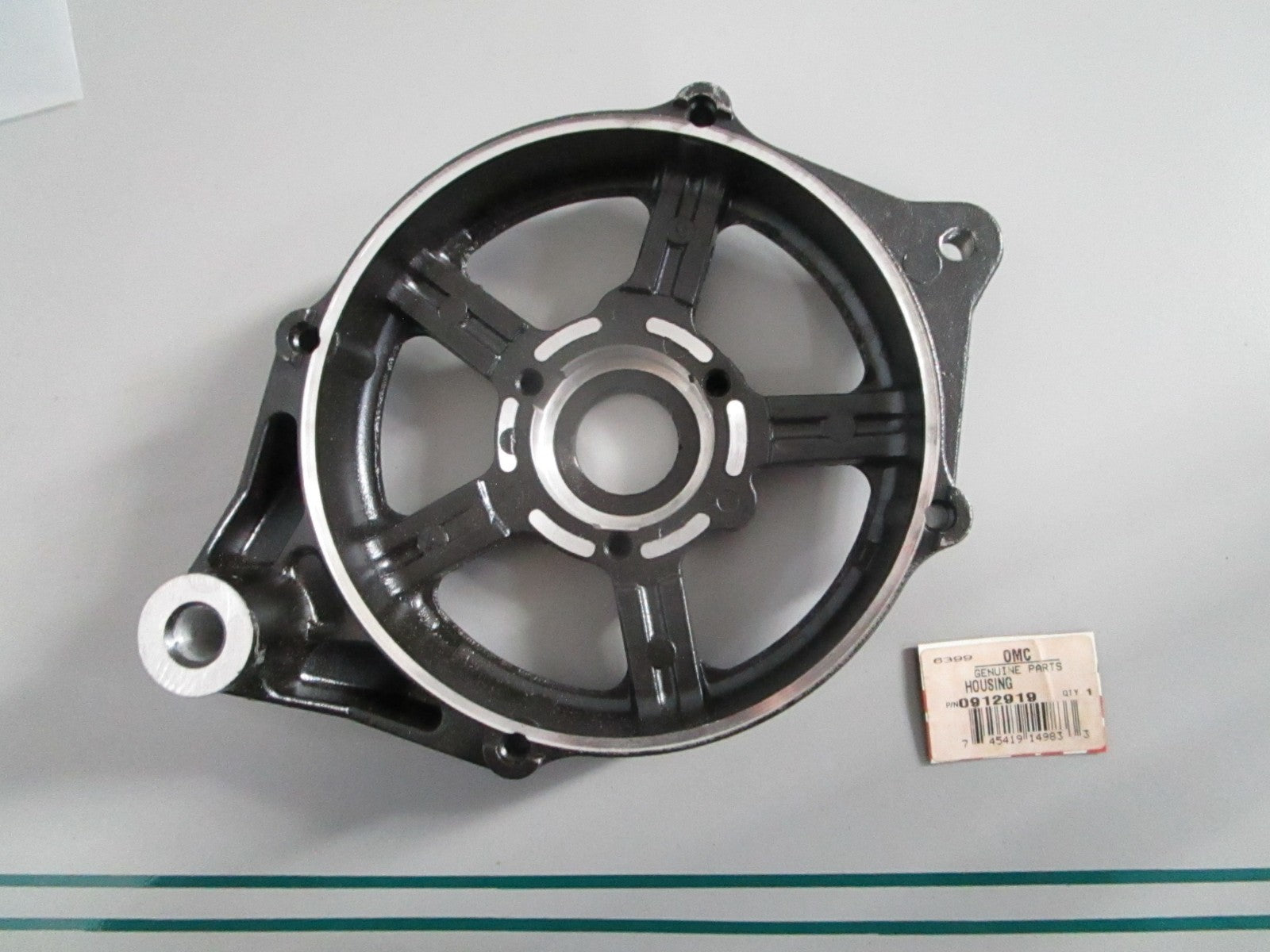 NEW OEM 912919 0912919 OMC Johnson Evinrude Housing 0820
