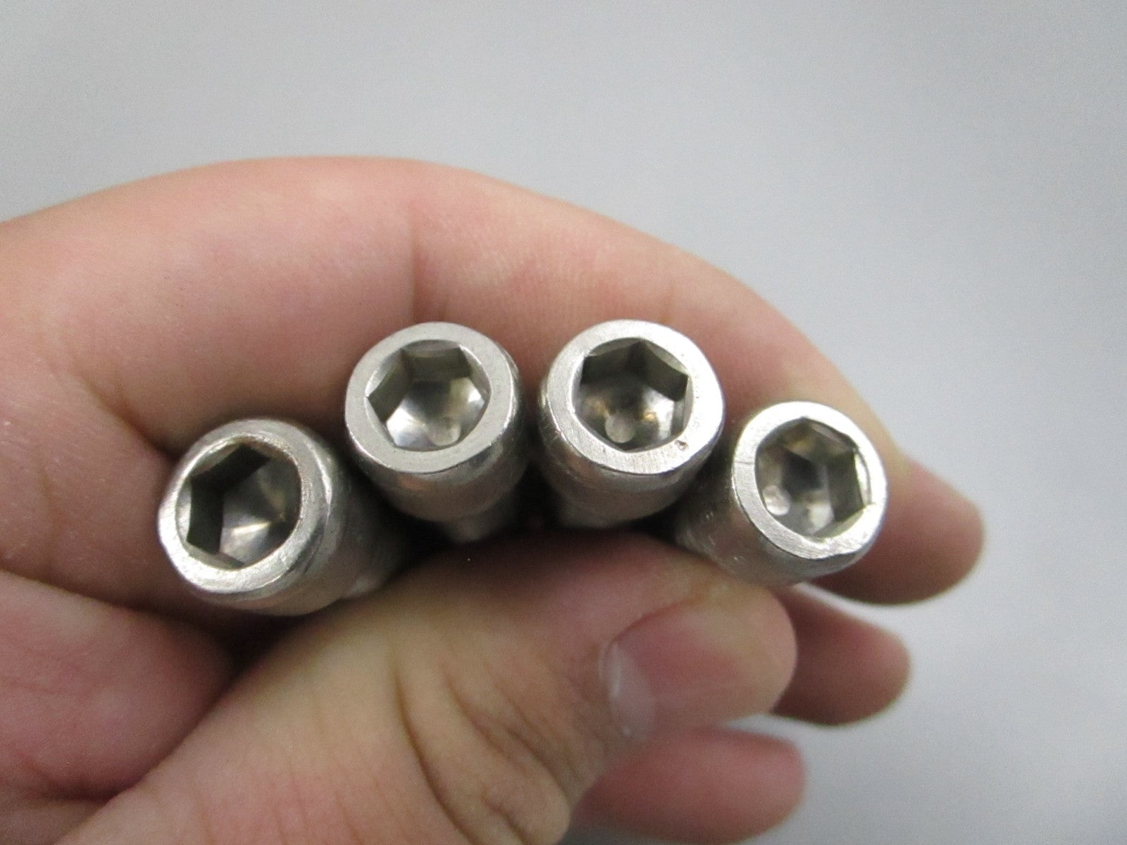 NEW OEM (LOT OF 4) 959440 Volvo Penta Screw 0810