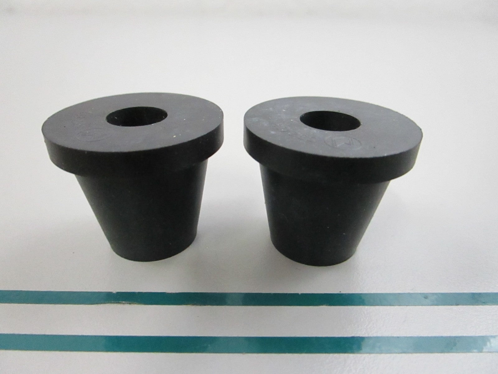 NEW OEM (LOT OF 2) 332413 00332413 OMC Johnson Evinrude Mount 0810