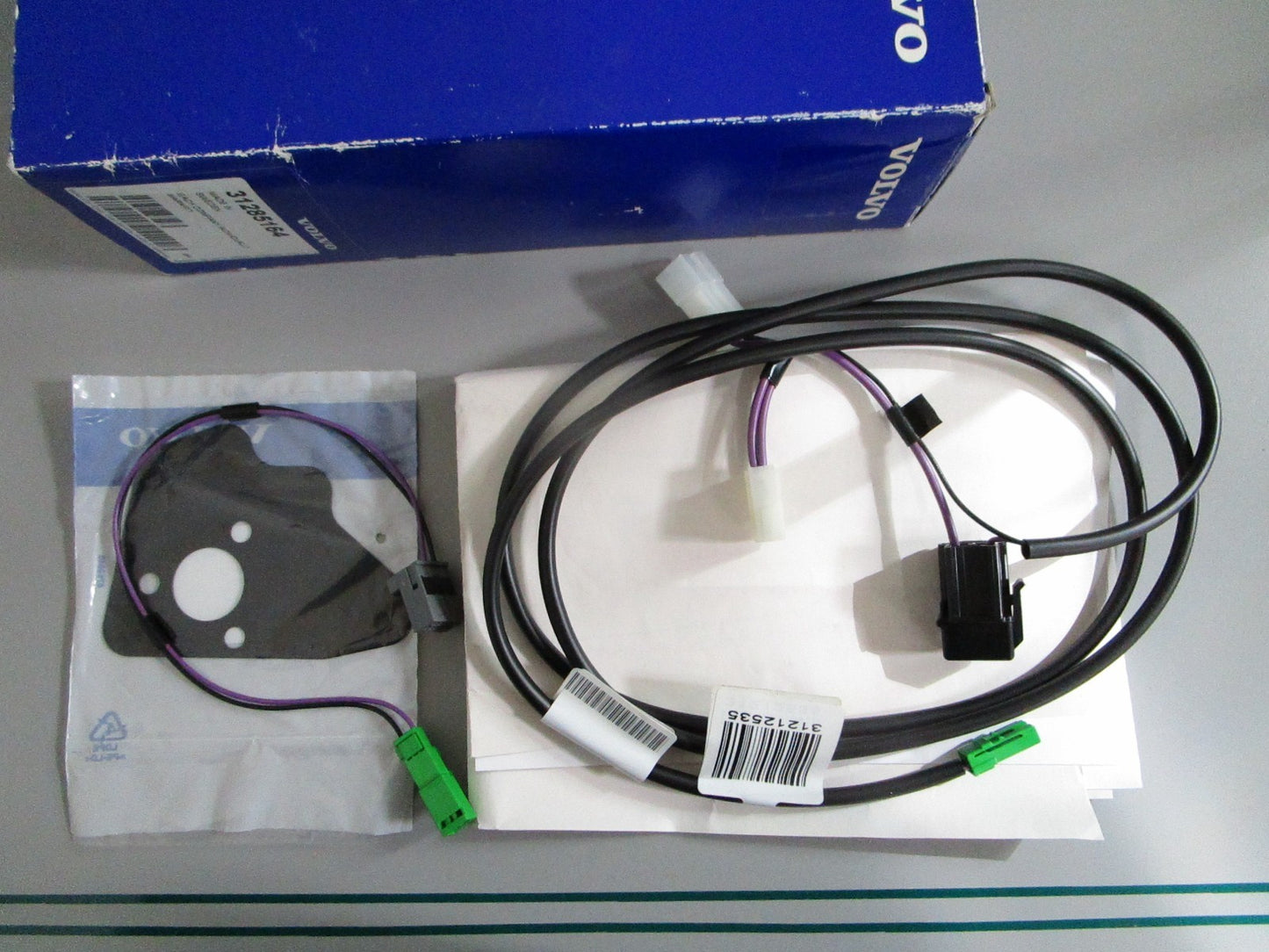NEW OEM 30752351 Volvo Penta Dynaudio Center Speaker & Mount Kit 0820
