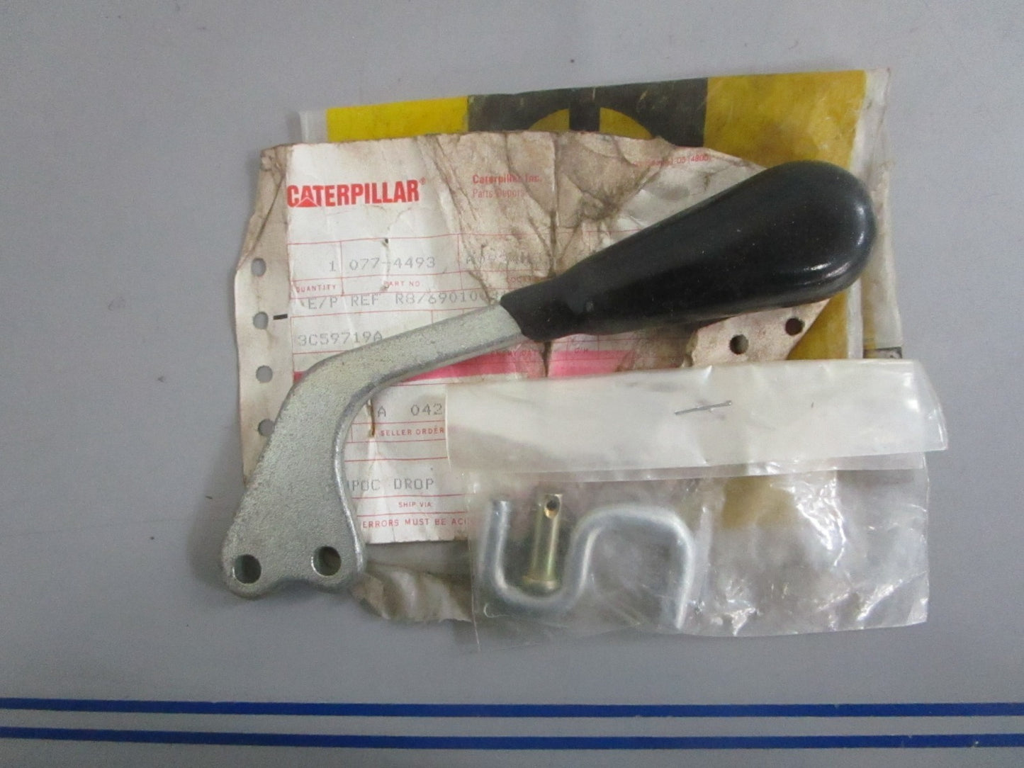 NEW OEM 077-4493 CAT Bracket Kit 0820