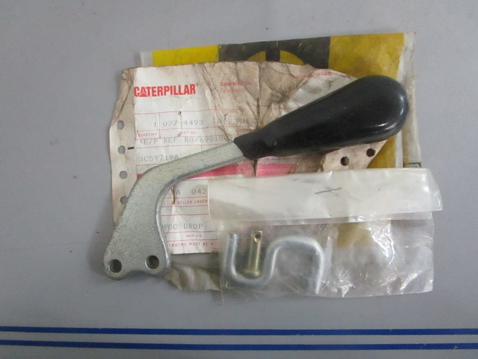 NEW OEM 077-4493 CAT Bracket Kit 0820