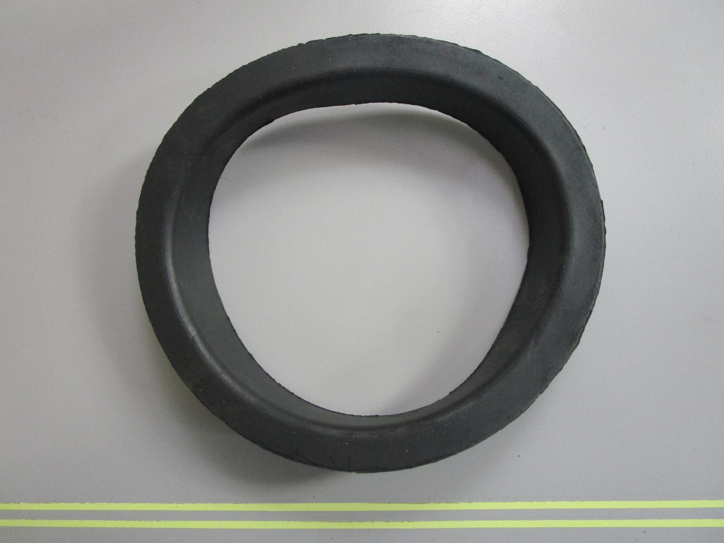 *NEW OEM* 0810 Volvo Penta Support Ring 838733