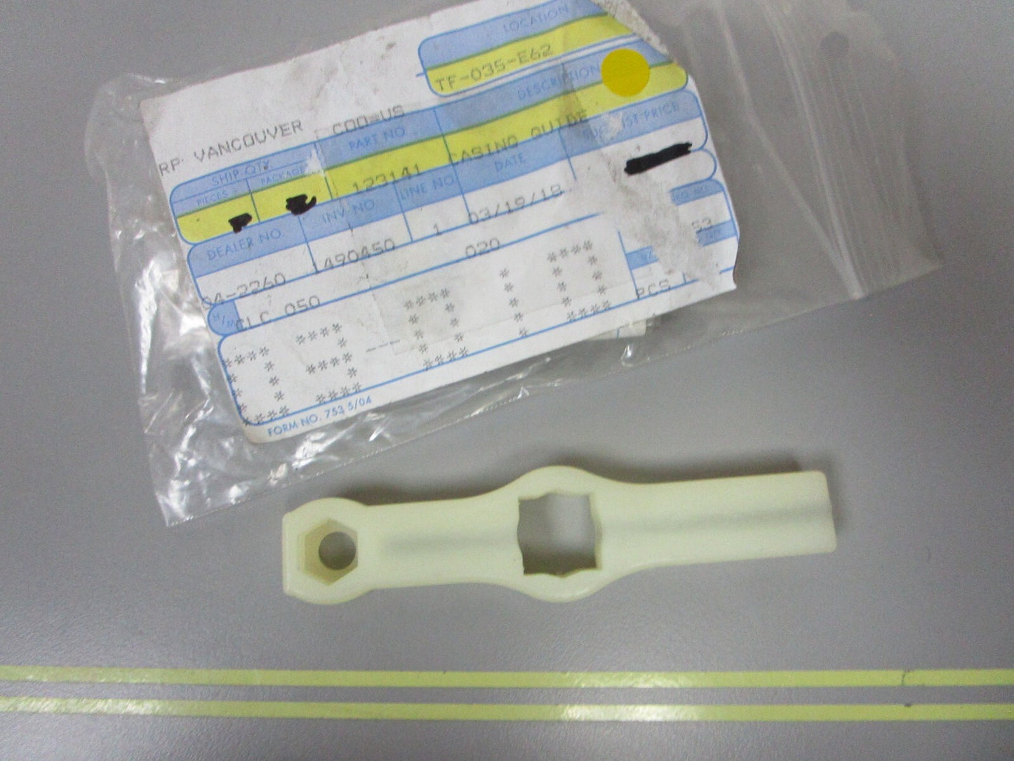 *NEW OEM* 0810 OMC Johnson Evinrude Casing Guide 123141 0123141