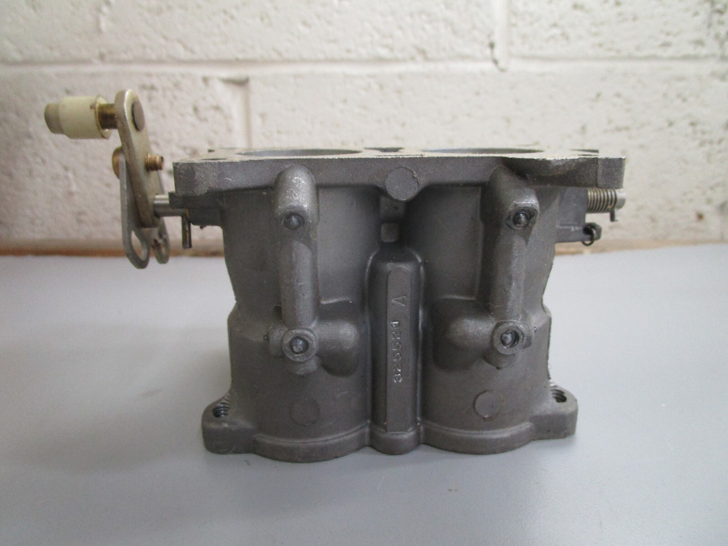 *NEW OEM* 0820 OMC Johnson Evinrude 80' 81' 150 200HP Center Carburetor 390402