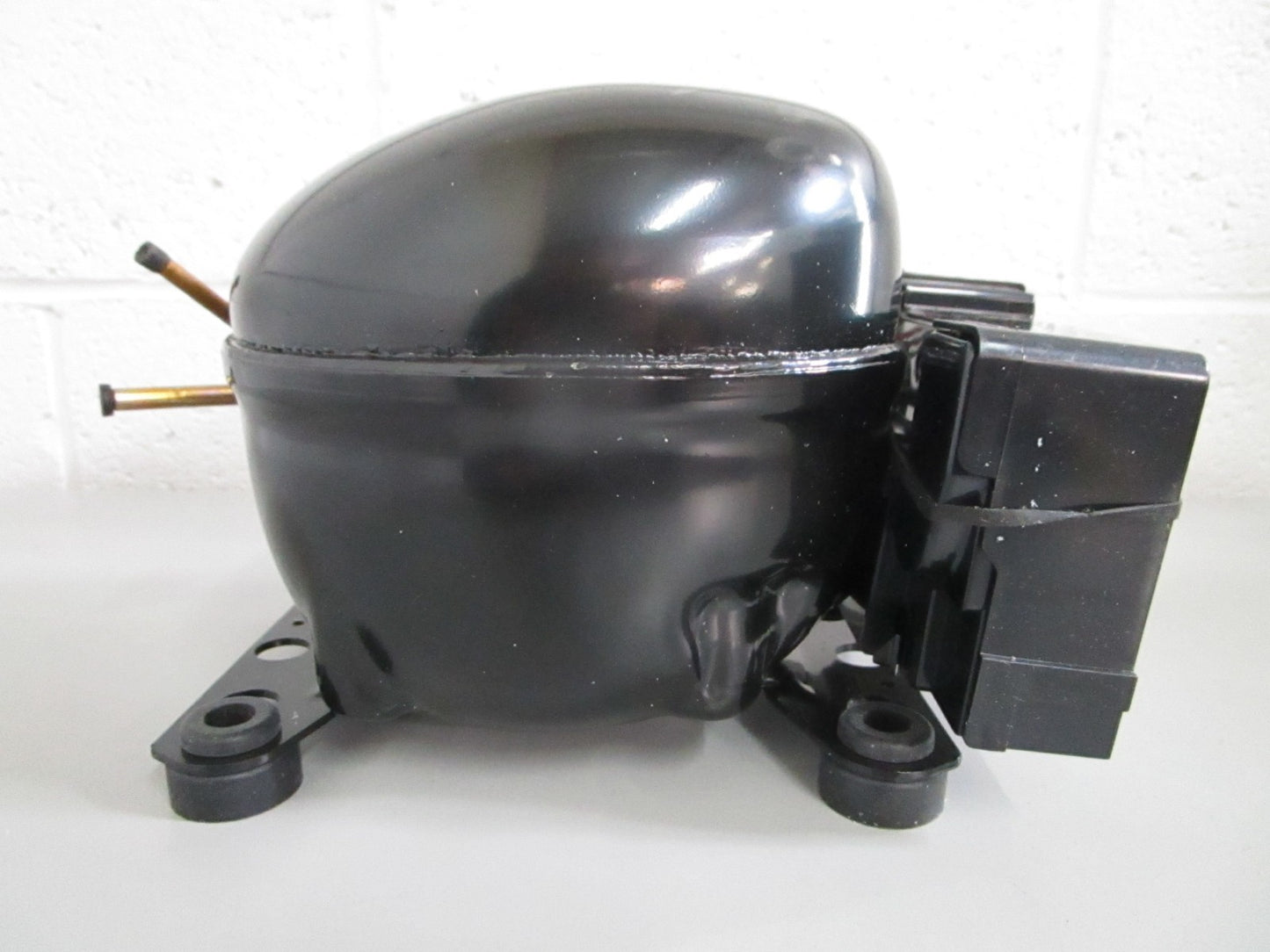 NEW OEM W11578205 Whirlpool Refrigeretor Compressor 0820
