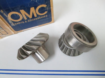 *NEW OEM* 0810 OMC Johnson Evinrude Pinion Gear & Bearing Ay 979999 0979999