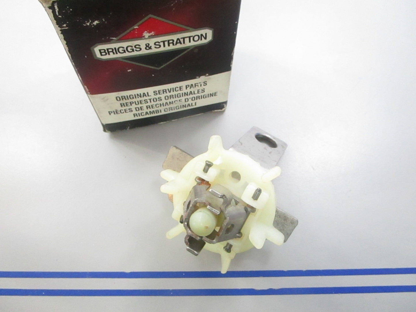 NEW OEM 691997 Briggs & Stratton Governor/Oil Slinger 0810