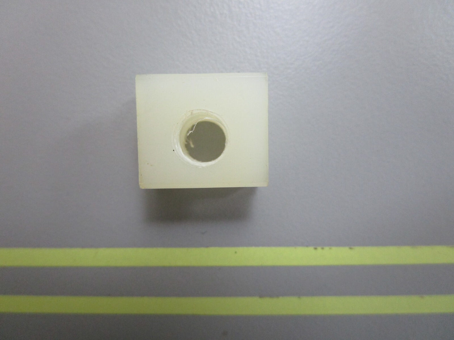 *NEW OEM* 0810 OMC Johnson Evinrude Retainer 308051