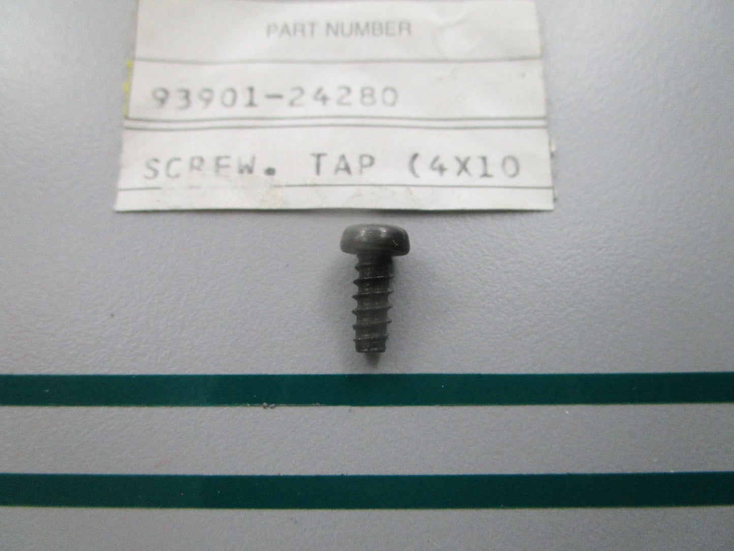 NEW OEM 93901-24280 Honda 4 x 10 Tap Screw 0810