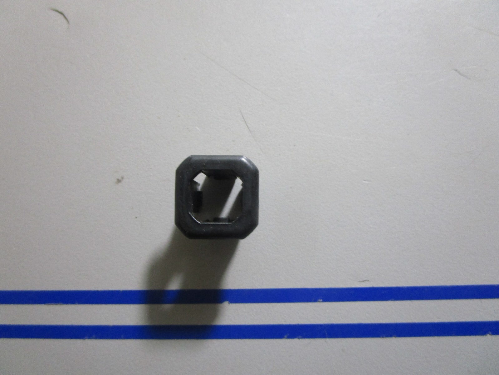 *NEW OEM* 0810 OMC Johnson Evinrude Grommet 320731 0320731