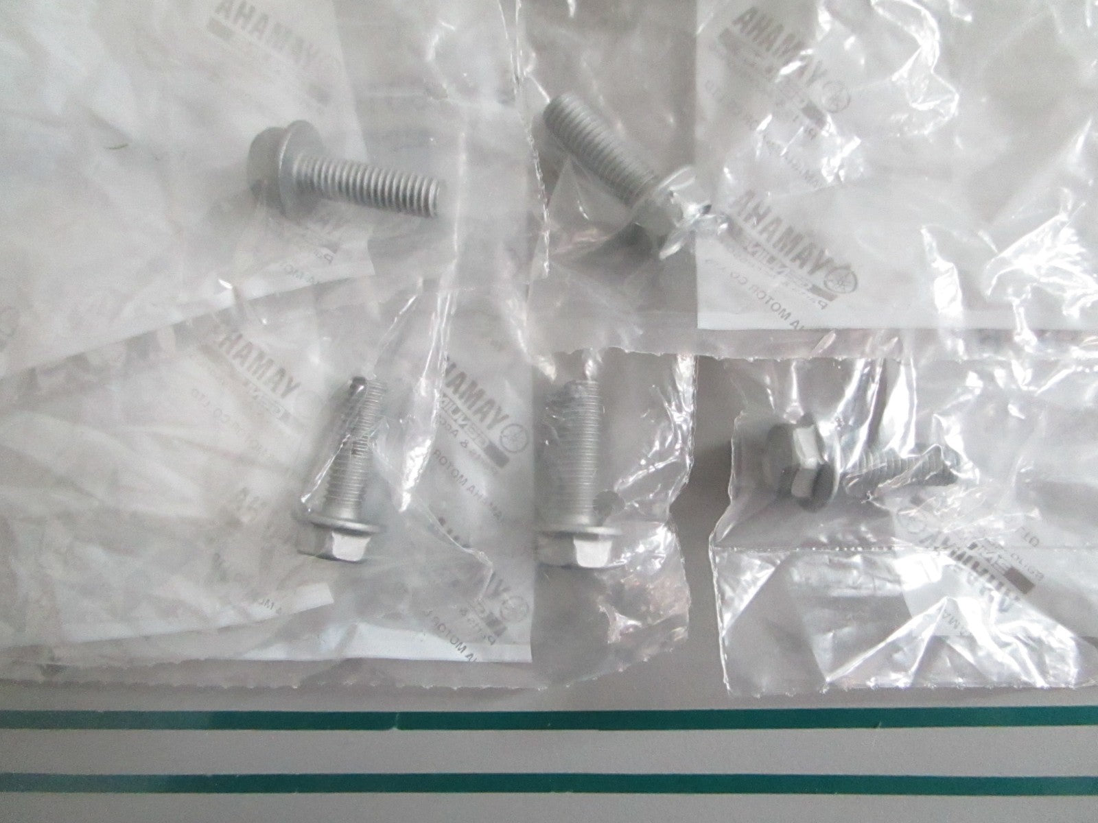 NEW OEM (LOT OF 5) 90105-06155-00 Yamaha Flange Bolt 0820