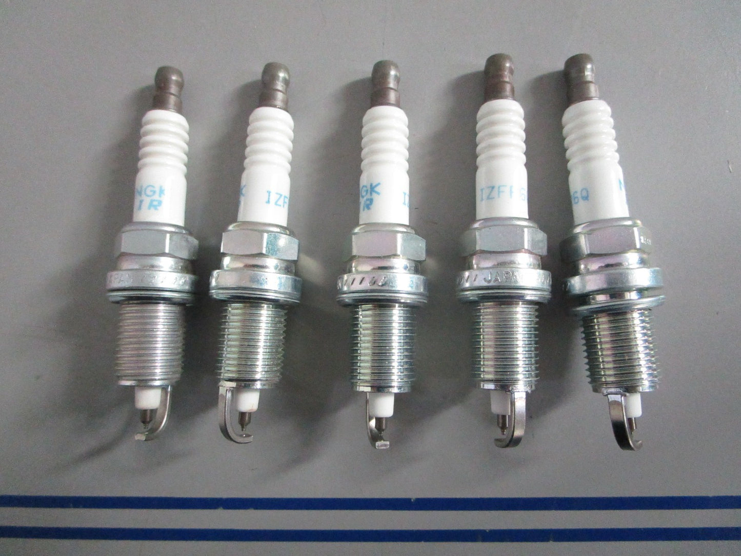 NEW OEM (LOT OF 5) IZFR6Q Champion Spark Plug 0820