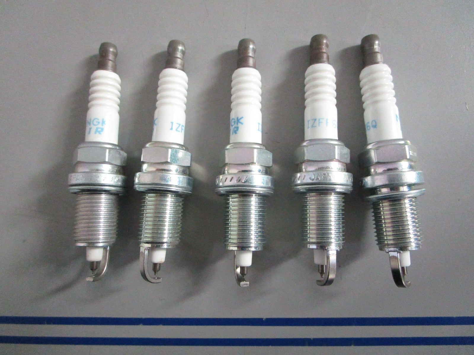 NEW OEM (LOT OF 5) IZFR6Q Champion Spark Plug 0820