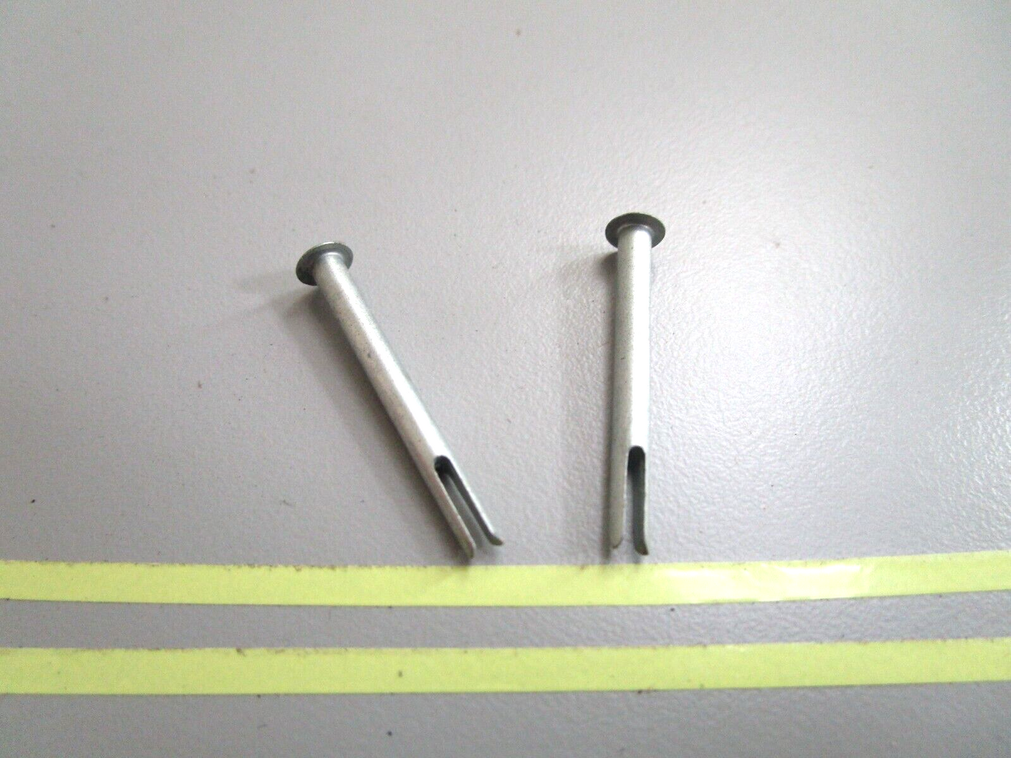 *NEW OEM* (LOT OF 2) 0750 OMC Johnson Evinrude SWIVEL RIVET 316141 0316141