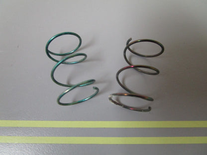 *NEW OEM* (LOT OF 2) 0810 OMC Johnson Evinrude Spring 317451 0317451