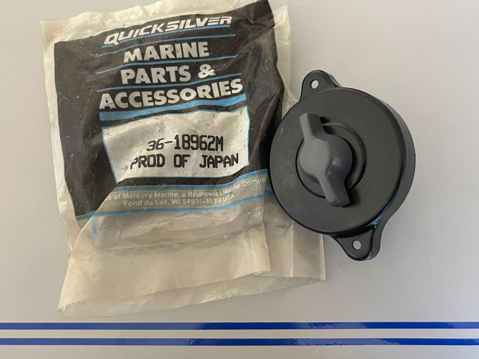 *NEW OEM* 0810 Mercury Quicksilver Fuel Cap 18962M