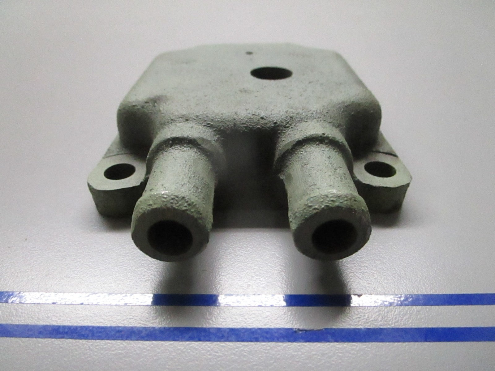 *NEW OEM* 0810 OMC Johnson Evinrude End Cap 910280 0910280