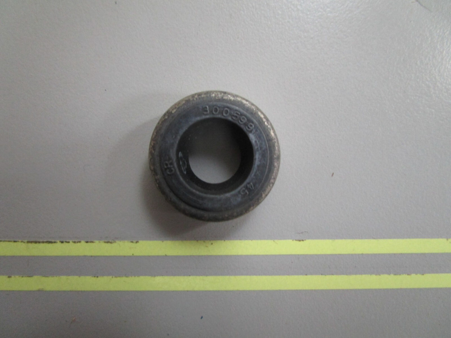 *NEW OEM* 0810 OMC Johnson Evinrude Seal 327031 0327031