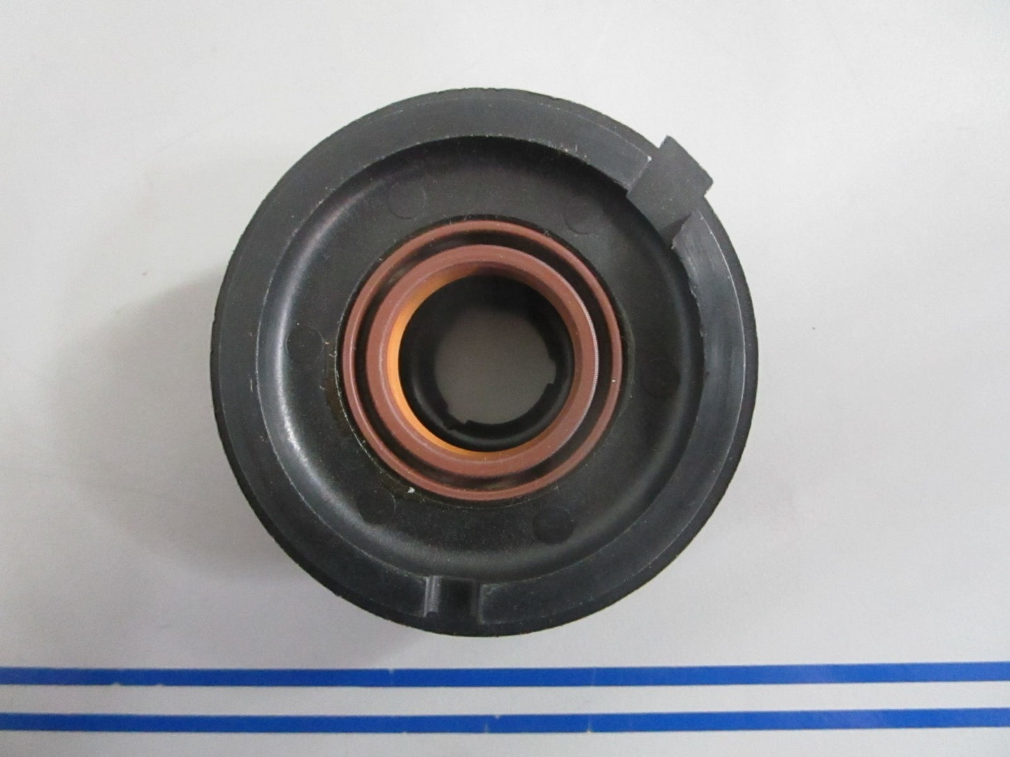 *NEW OEM* 0820 OMC Johnson Evinrude Housing & Seal Ay 437057 0437057