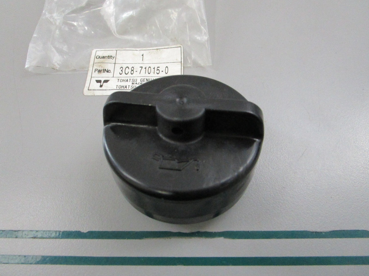NEW OEM 3C8-71015-0 3C8710150 Tohatsu Oil Filler Cap 0810