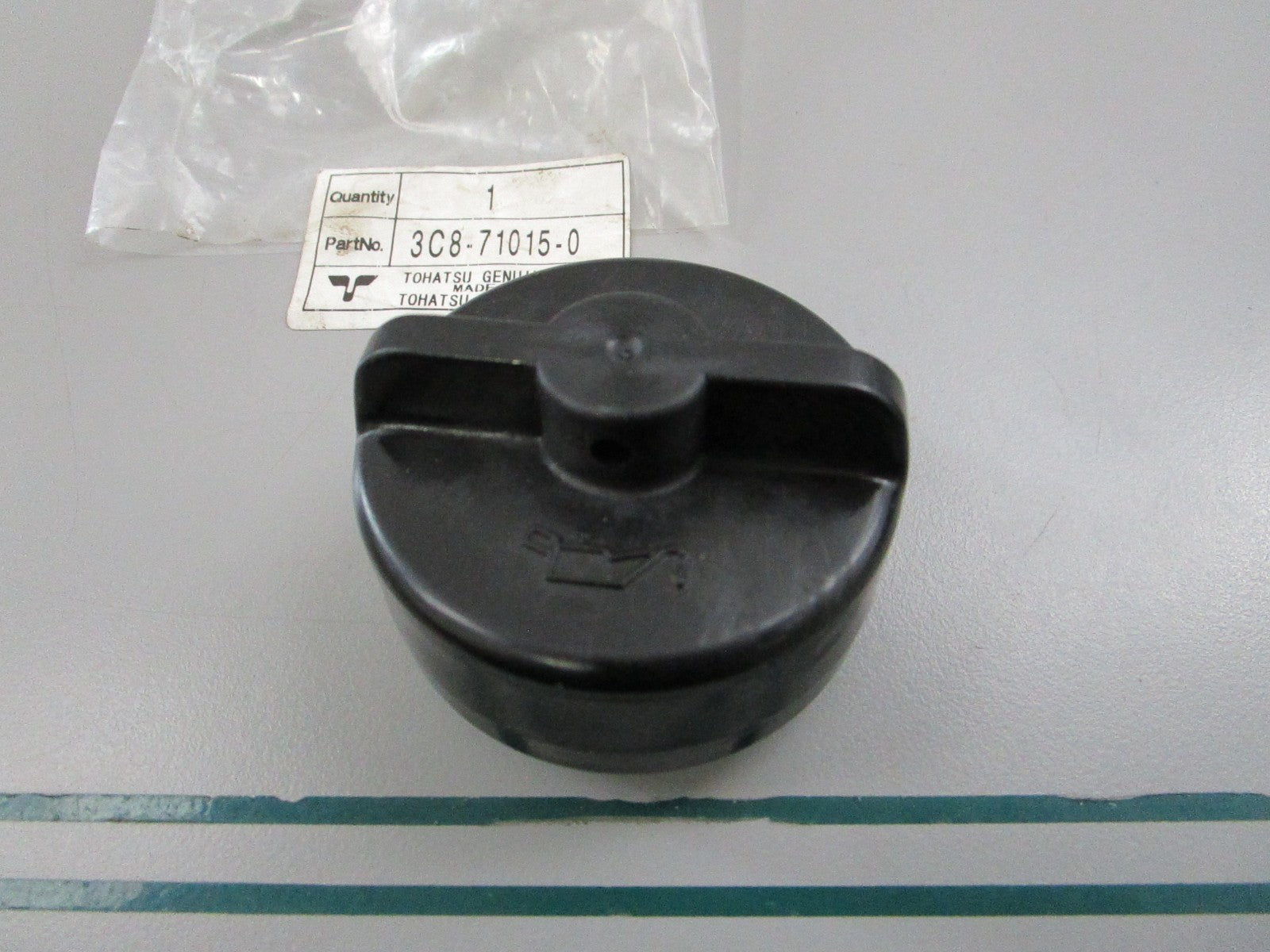 NEW OEM 3C8-71015-0 3C8710150 Tohatsu Oil Filler Cap 0810