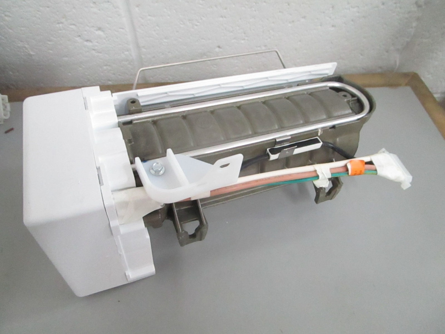 *NEW OEM* 0820 Whirlpool Ice Maker Kit ECKMF95