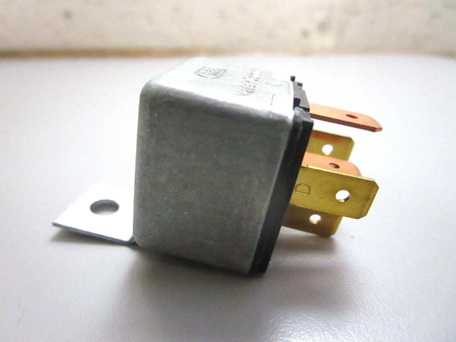 *NEW OEM* 0750 Volvo Penta RELAY 876040