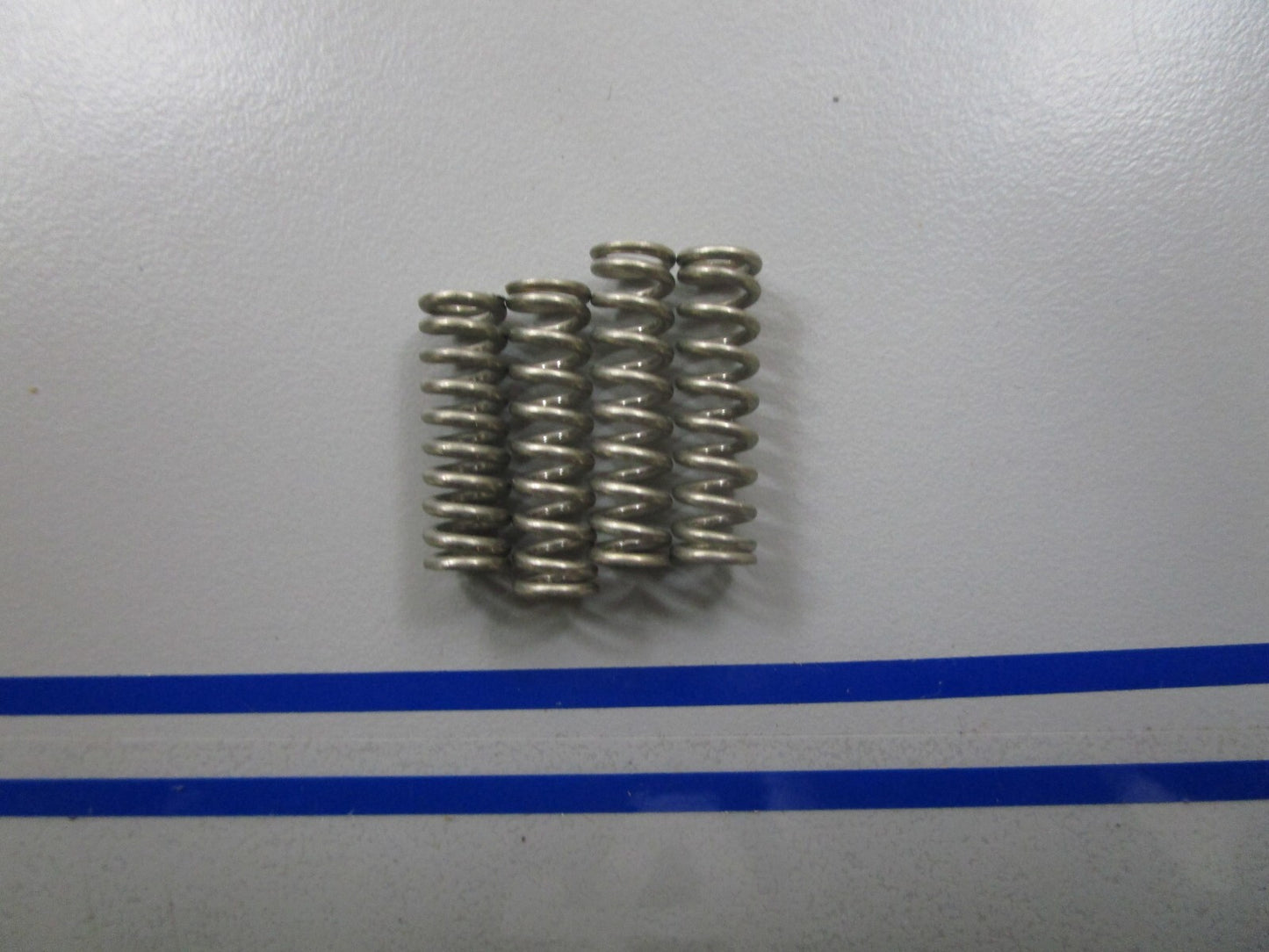 *NEW OEM* (LOT OF 4) 0810 OMC Johnson Evinrude Spring 312870 0312870