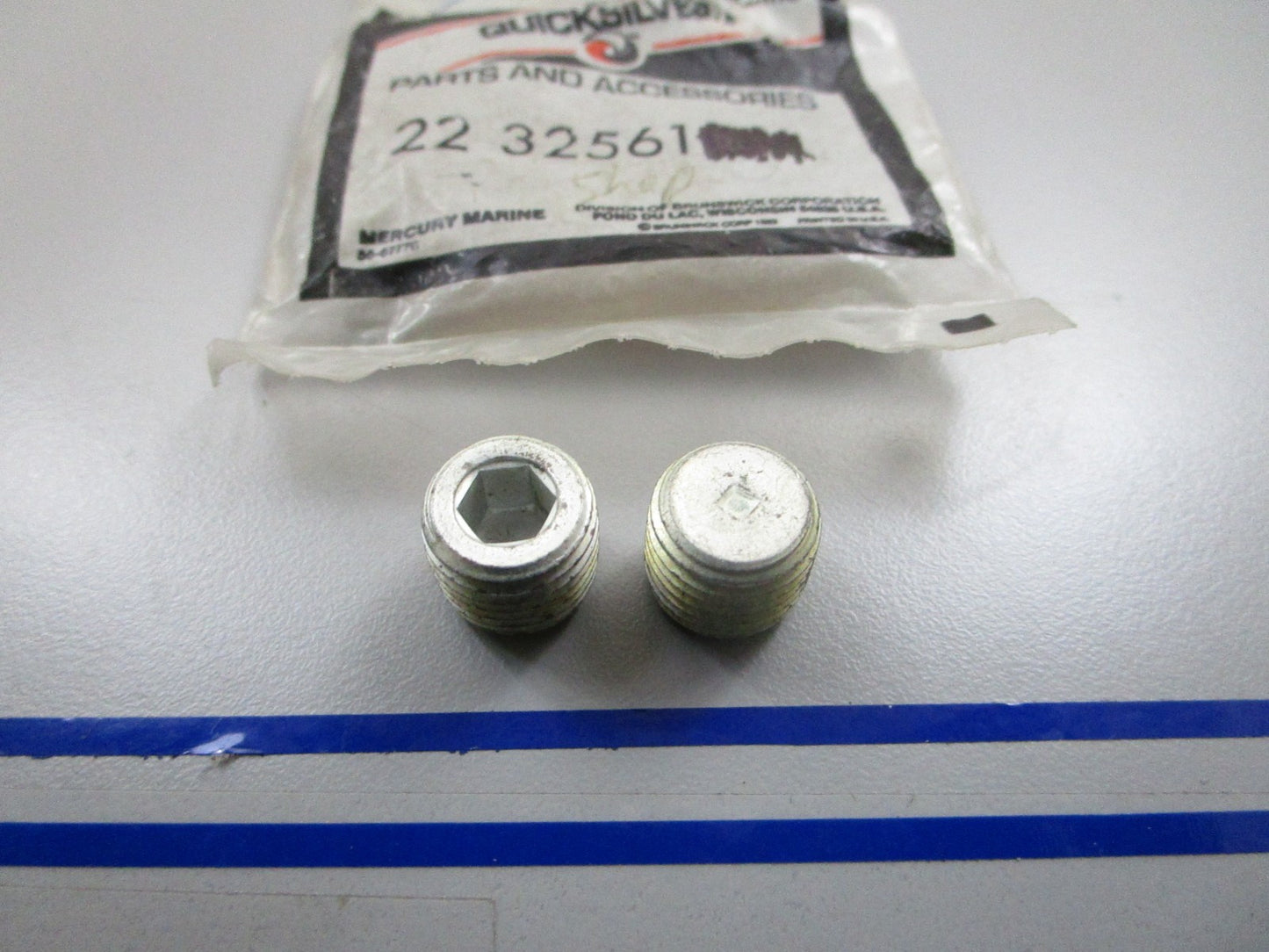 *NEW OEM* (LOT OF 2) 0810 Mercury Quicksilver Plug 22-32561