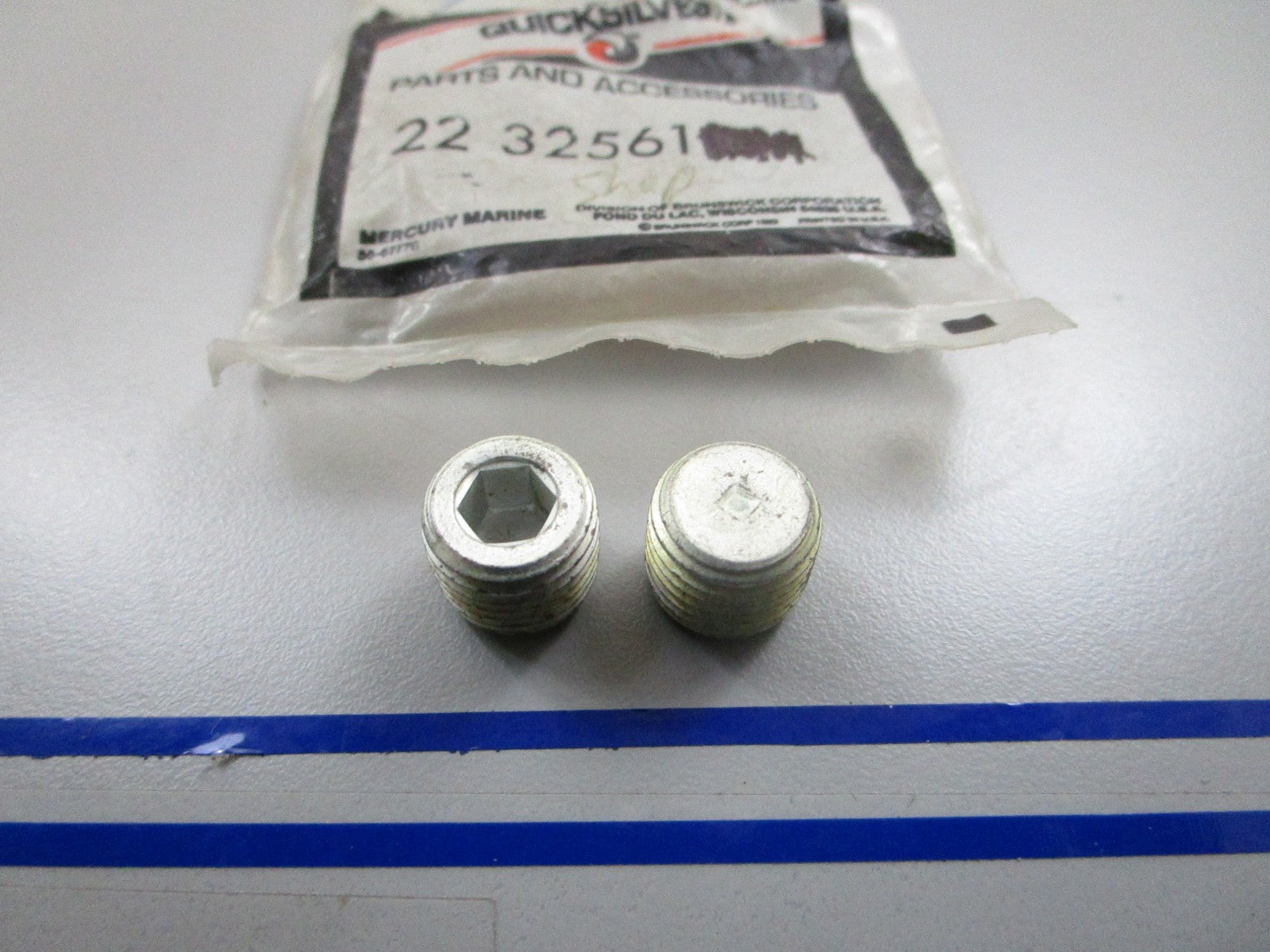 *NEW OEM* (LOT OF 2) 0810 Mercury Quicksilver Plug 22-32561