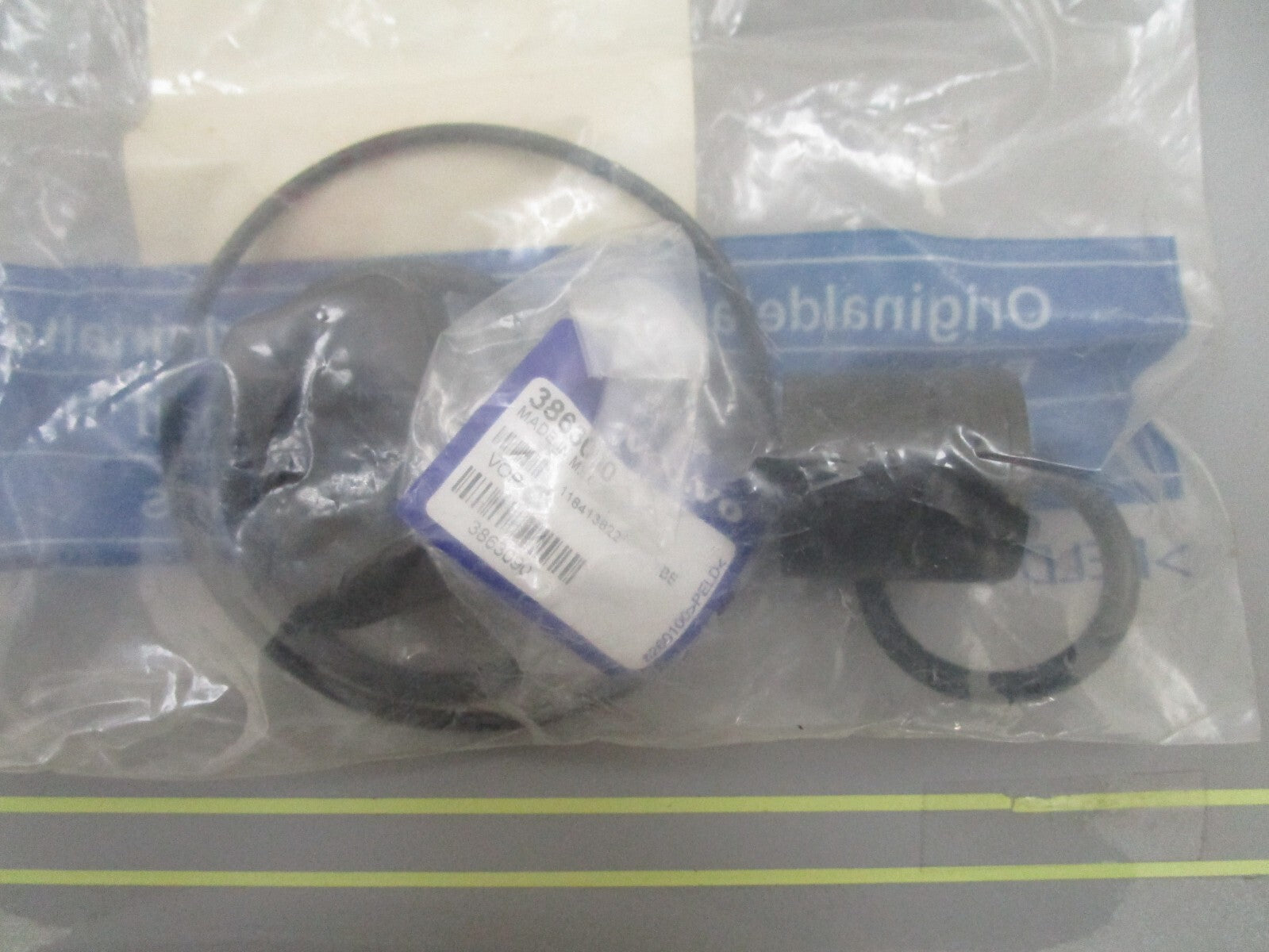 *NEW OEM* 0810 Volvo Penta Lower Sealing Kit 3855275