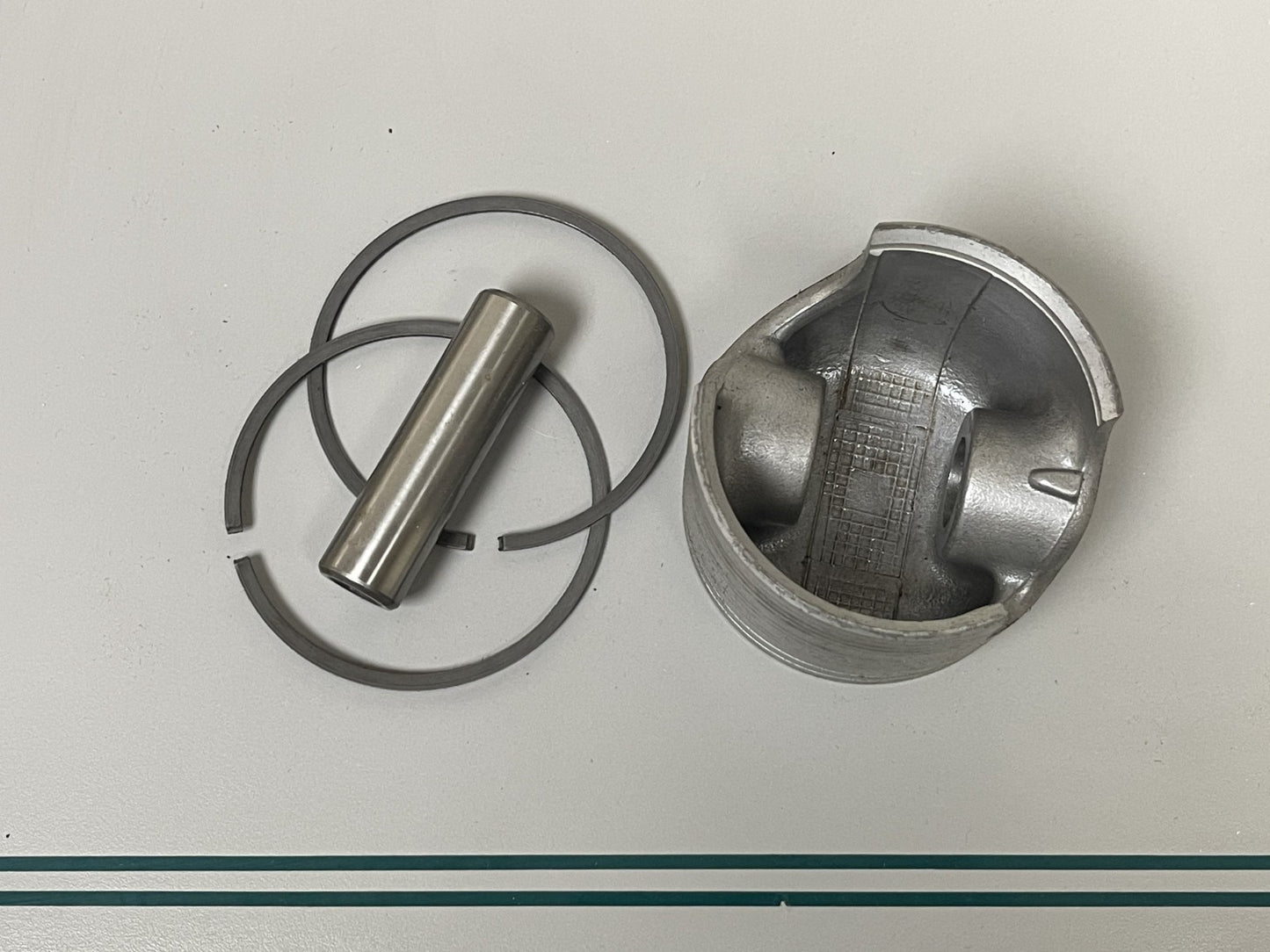 NEW OEM 5006694 Johnson Evinrude Piston & Ring Kit 0670