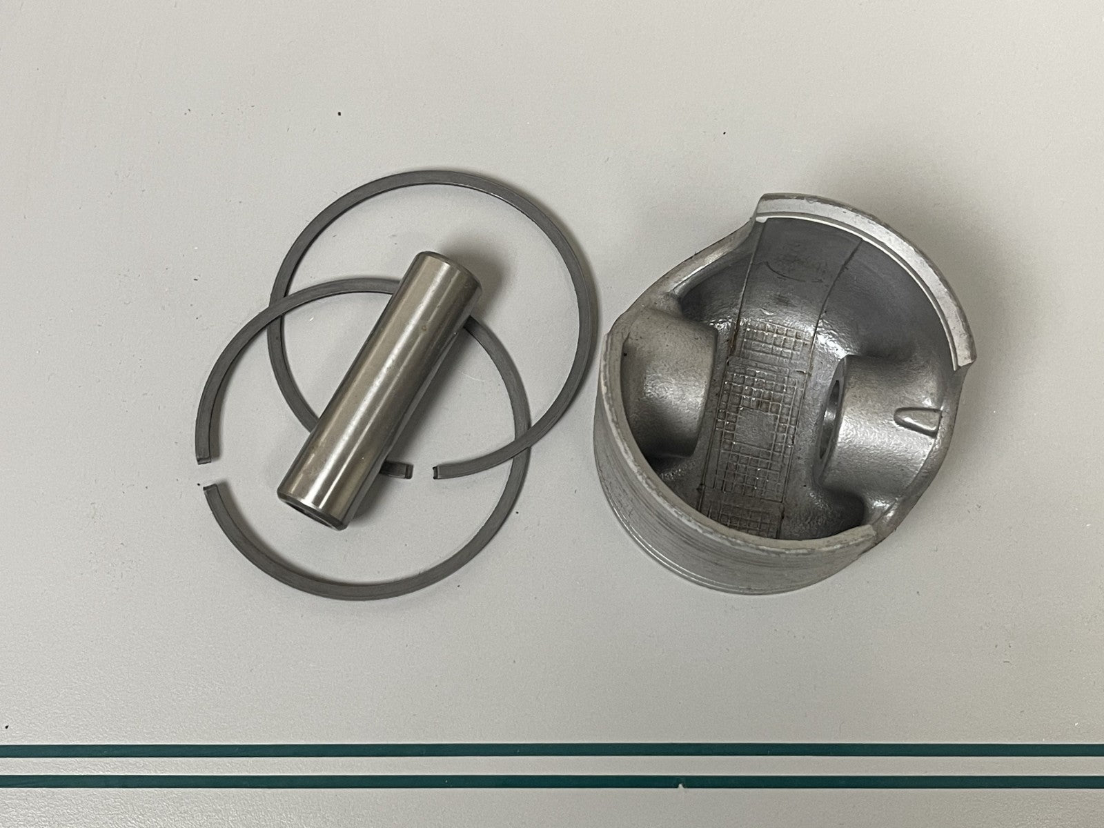 NEW OEM 5006694 Johnson Evinrude Piston & Ring Kit 0670