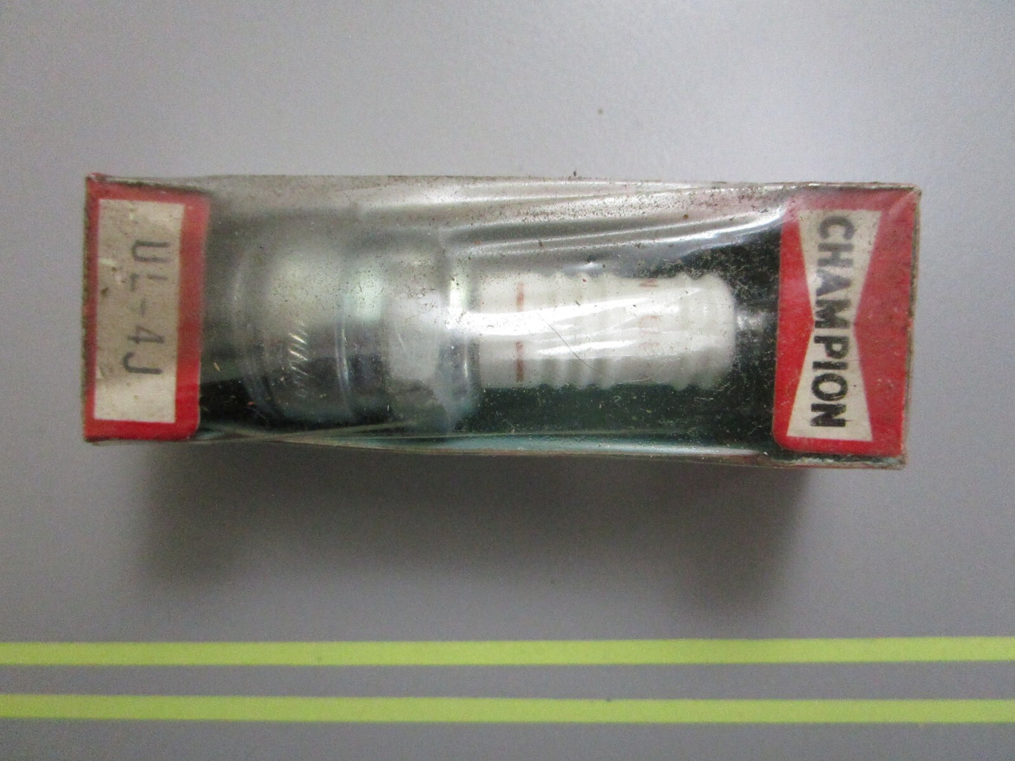 *NEW* 0810 Champion Spark Plug UL-4J