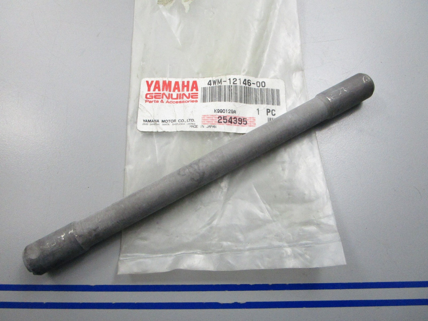 NEW OEM 4WM-12146-00-00 Yamaha Rocker Shaft 0810