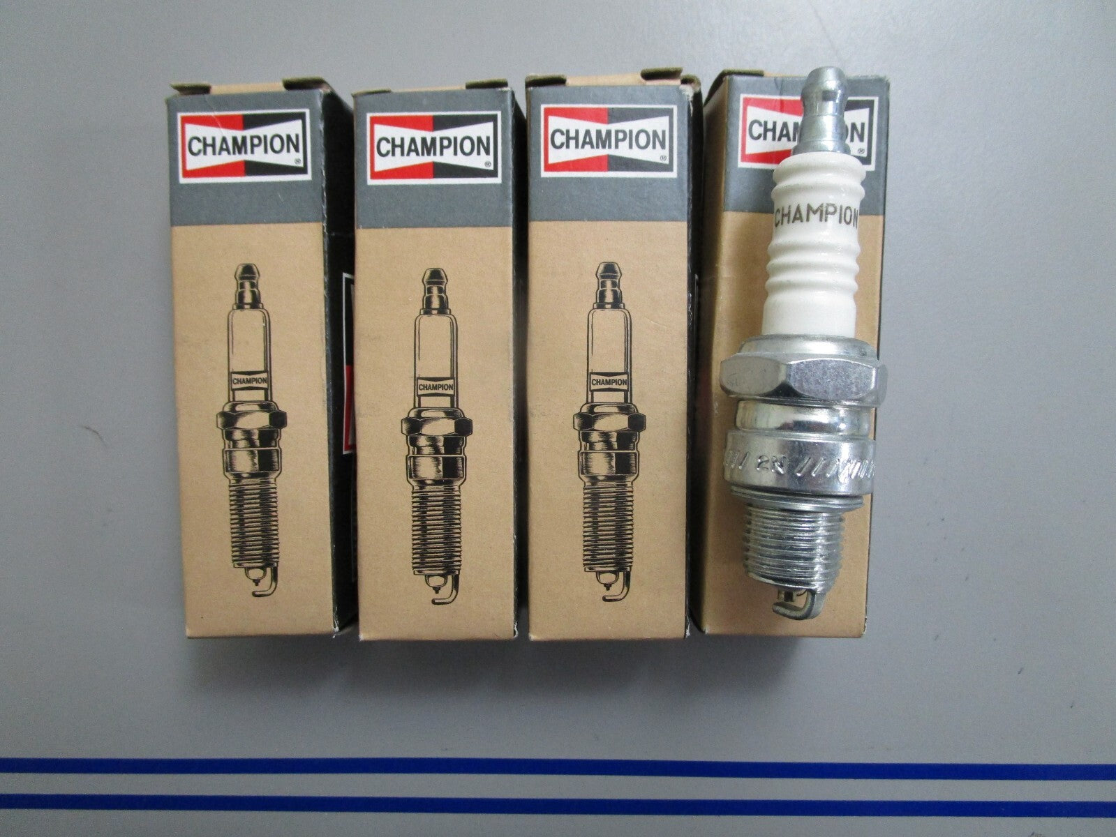 *NEW OEM* (LOT OF 4) 0720 Champion Spark Plug QL78YC