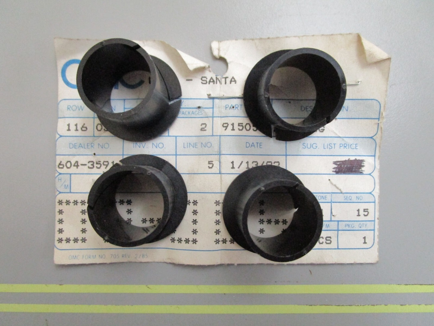 *NEW OEM* (LOT OF 4) 0820 OMC Johnson Evinrude Bushing 915050 0915050