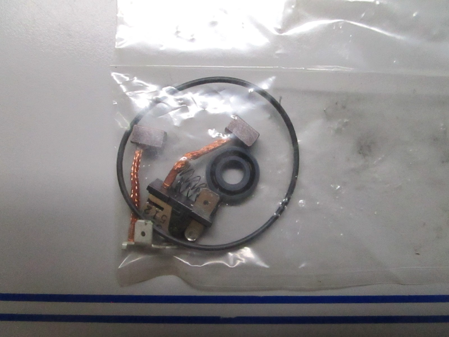 *NEW OEM* 0810 OMC Johnson Evinrude Brush & Seal Kit 585229 0585229