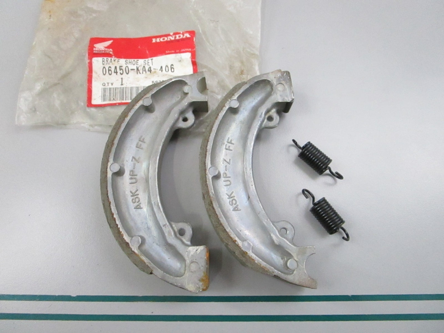NEW OEM 06450-KA4-406 Honda Brake Shoe Set 0810