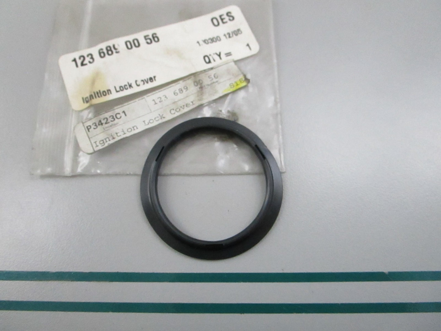 NEW OEM 1236890056 Mercedes-Benz Ring 0810