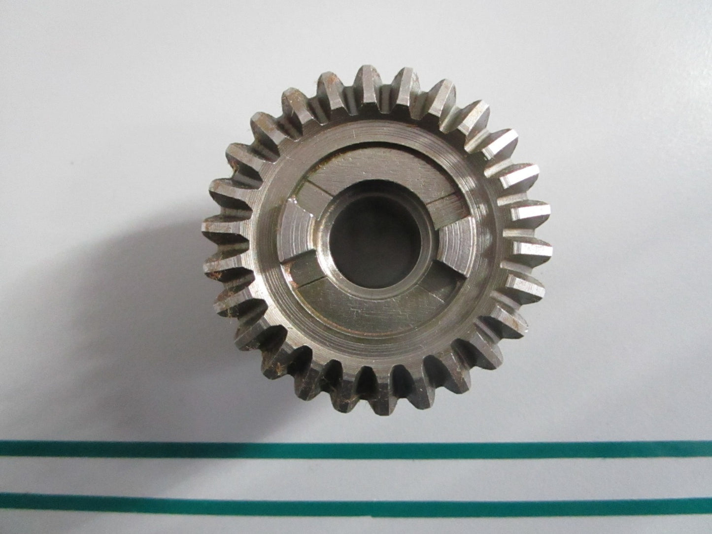 NEW OEM 43-F525662 Chrysler Force 26T Gear 0820