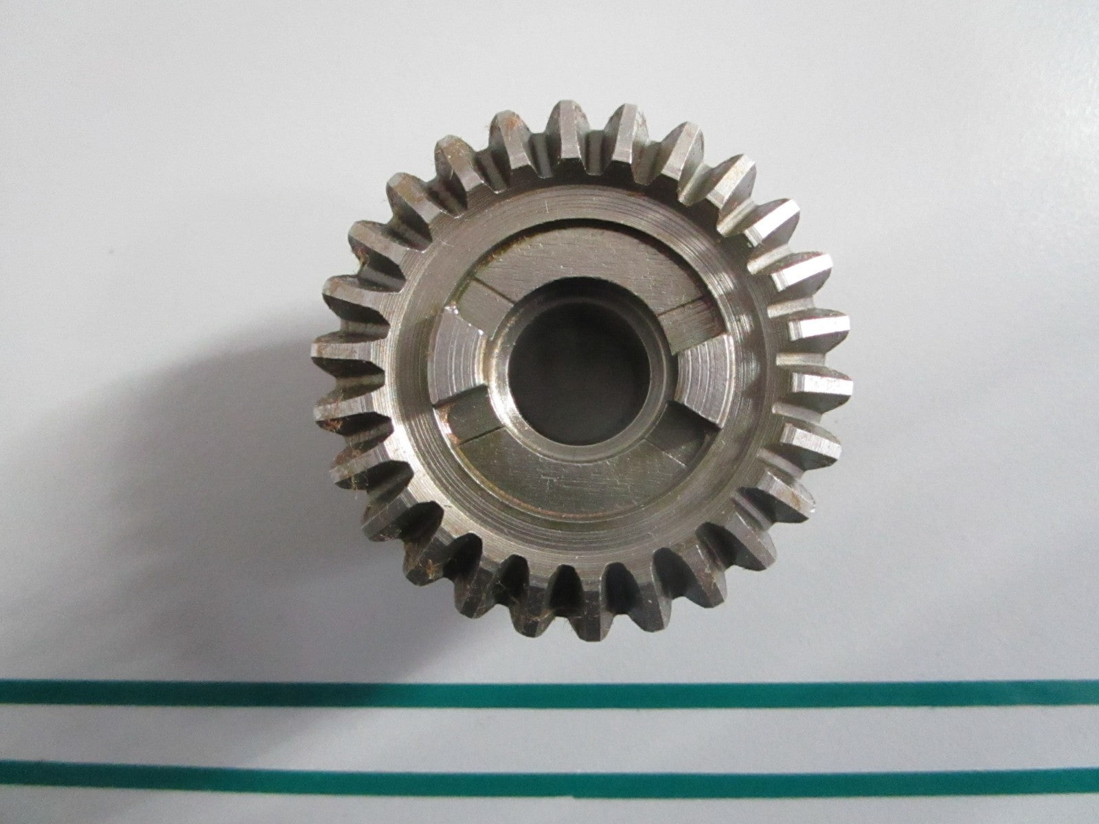 NEW OEM 43-F525662 Chrysler Force 26T Gear 0820