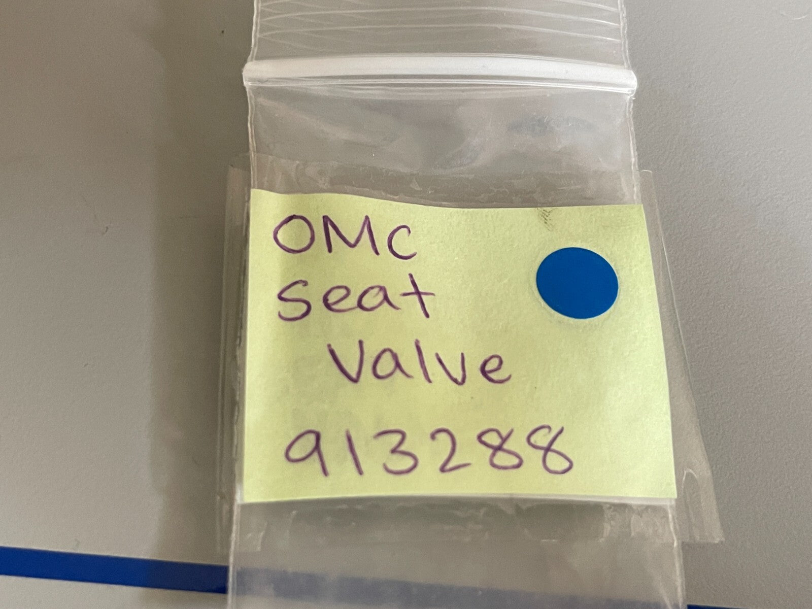 *NEW OEM* 0810 OMC Johnson Evinrude Seat Valve 913288 0913288