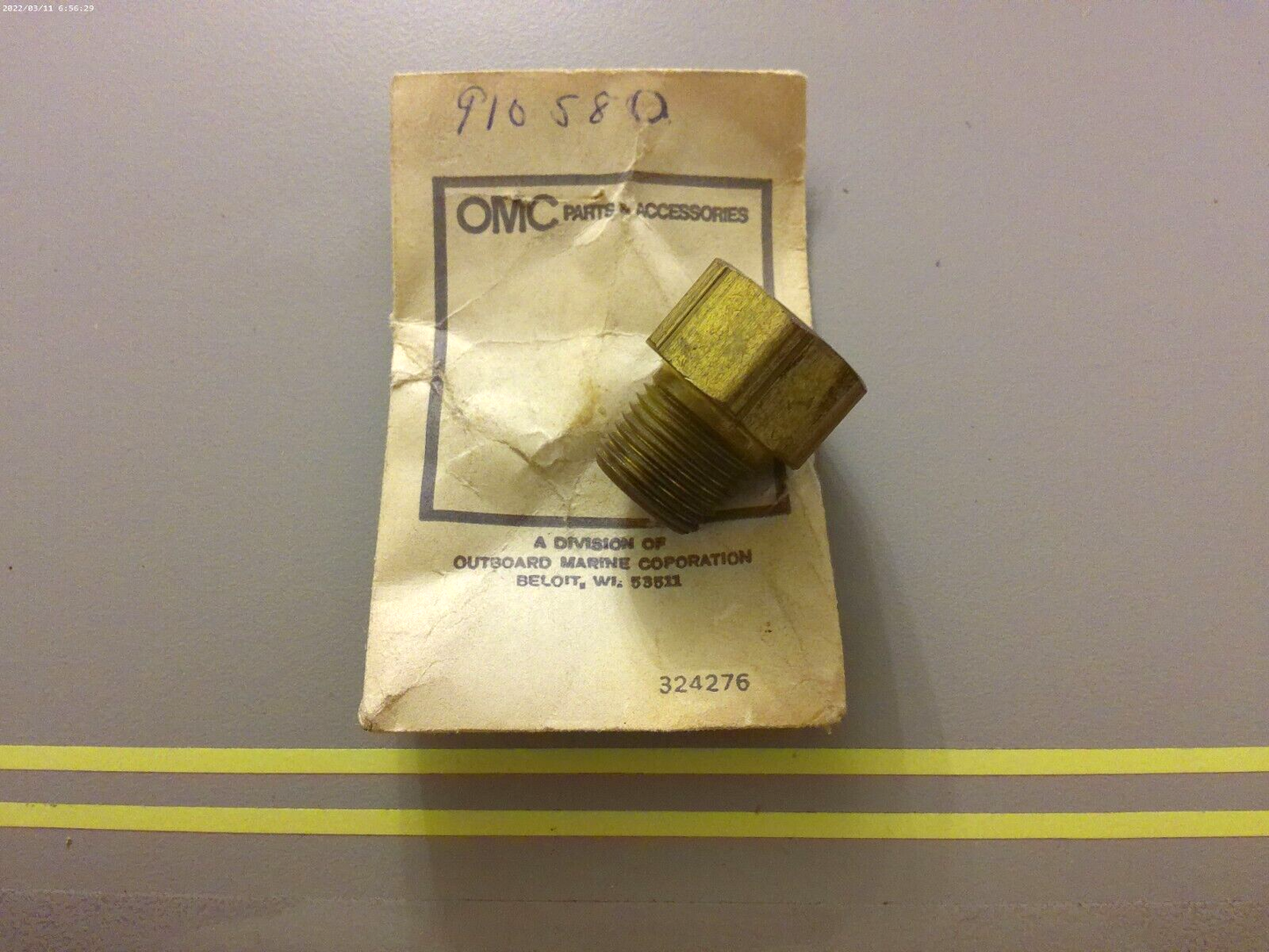 *NEW OEM* 0810 OMC Johnson Evinrude Connector 910580 0910580