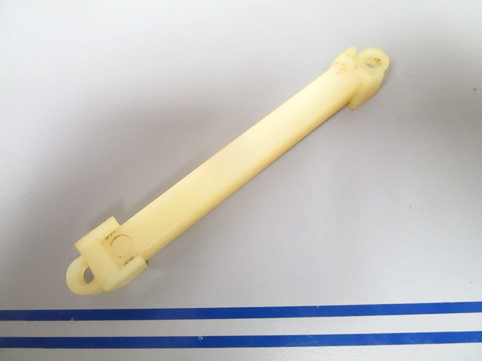 NEW OEM 204916 0204916 OMC Johnson Evinrude Slide 0810