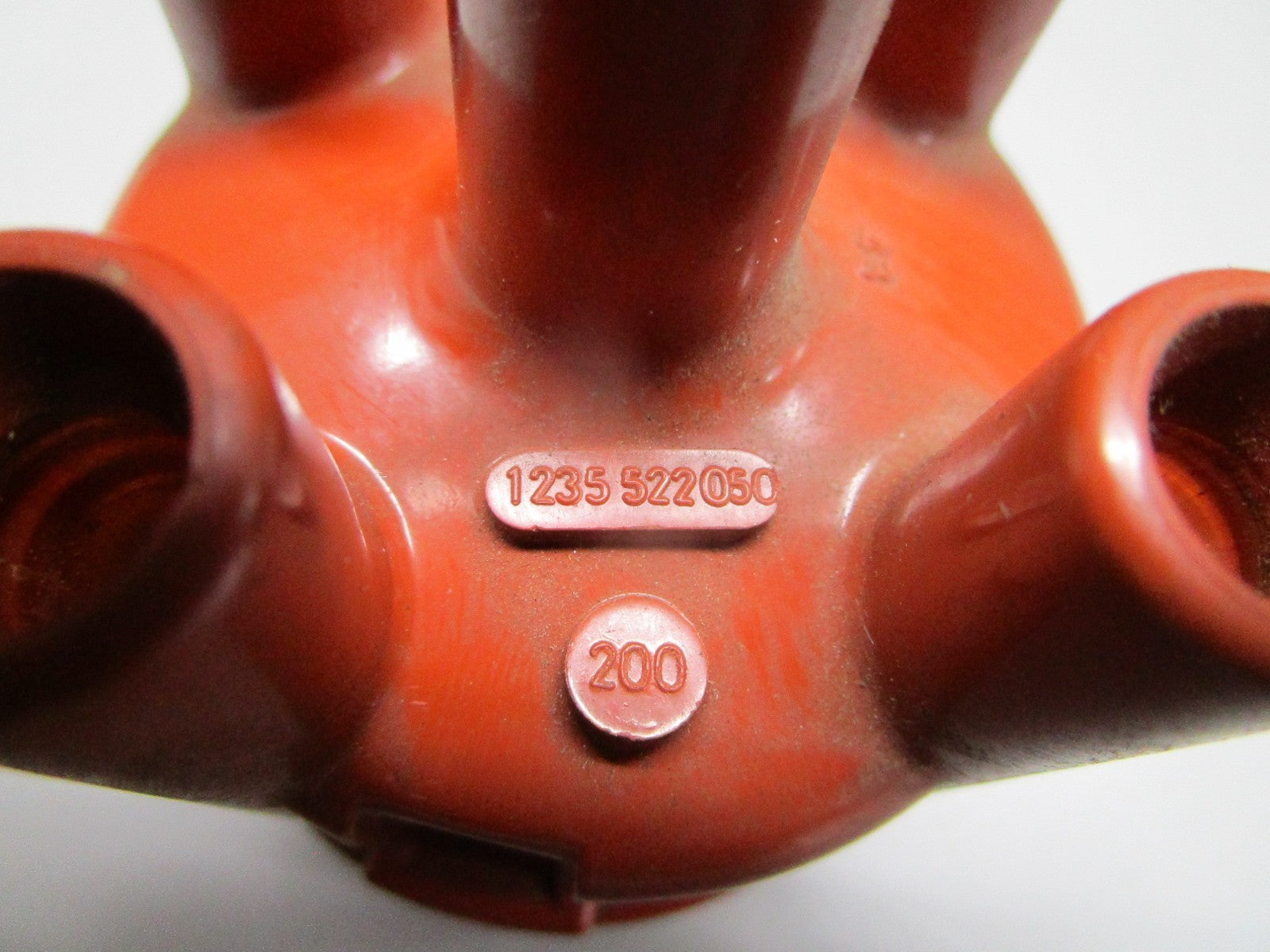NEW OEM 1235522050 Bosch Distributor Cap 0820
